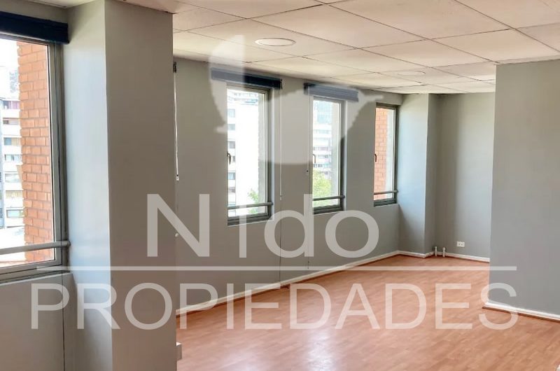 Oficina , A Pasos Del Metro // Providencia
